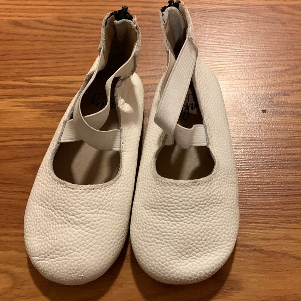 White monkey feet
